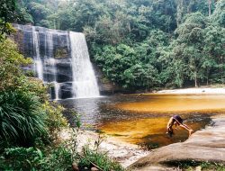Wisata Alam Air Terjun Stiin, Destinasi Favorit Akhir Pekan di Landak