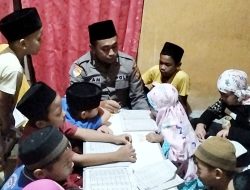 Brigpol Niam, Polisi Humanis yang Jadi Guru Ngaji Anak-Anak di Landak
